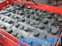 叉车蓄电池_叉车电瓶回收图