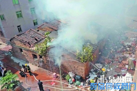 废品收购站起火，失火