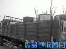 废品回收站化学罐体泄漏 致多人身体感觉不适