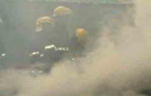 废品回收站突发大火：12辆消防扑救